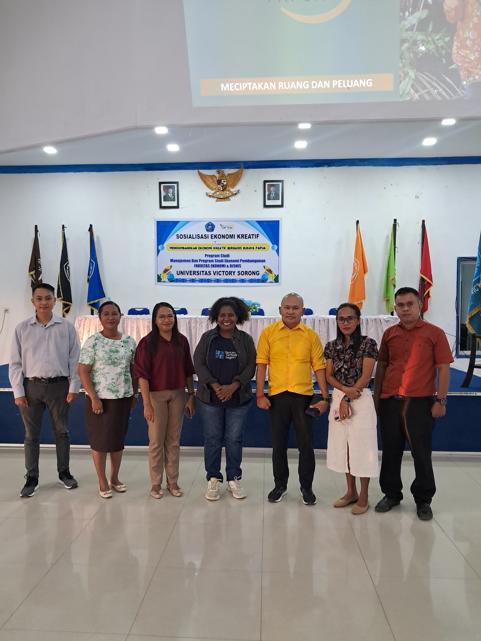 Sinagi Papua berbagi dengan Mahasiswa Universitas Victory Sorong